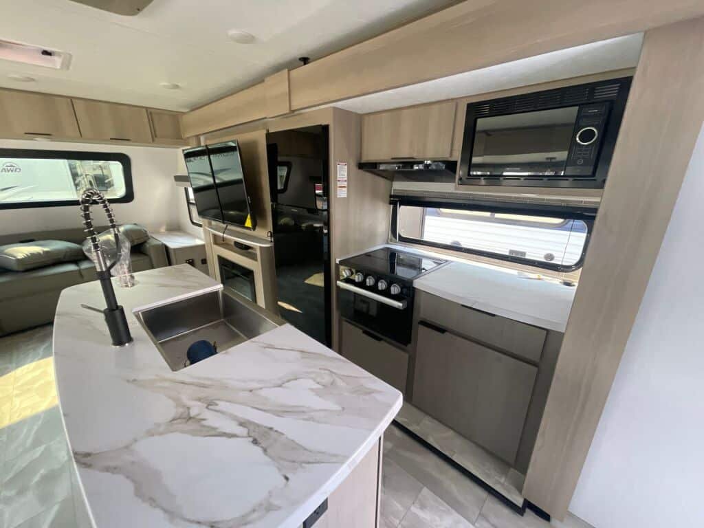 2025 Dutchmen Kodiak Ultimate 3371FLSL - Image 9