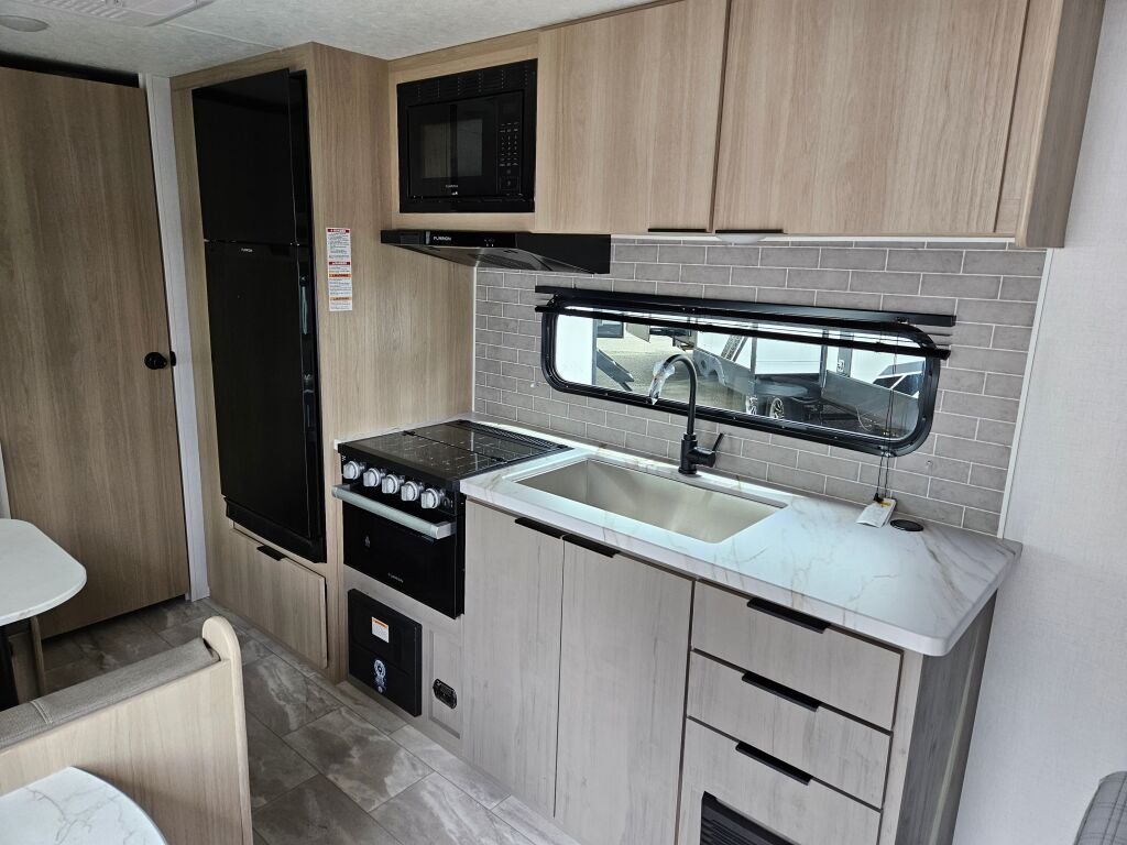 2025 Dutchmen Kodiak Ultra-Lite 201QB - Image 6