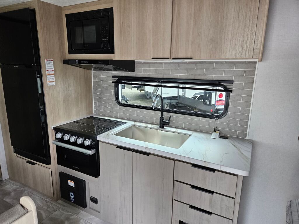 2025 Dutchmen Kodiak Ultra-Lite 201QB - Image 10