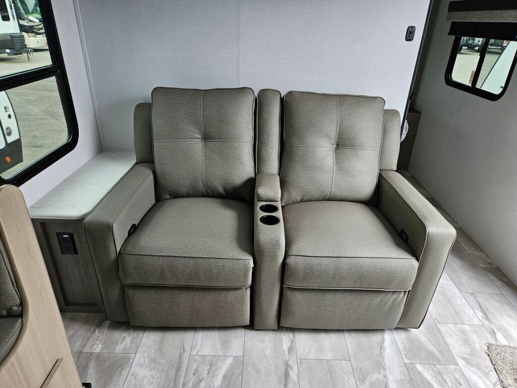 2025 Dutchmen Kodiak Ultra-Lite 242RBSL - Image 13