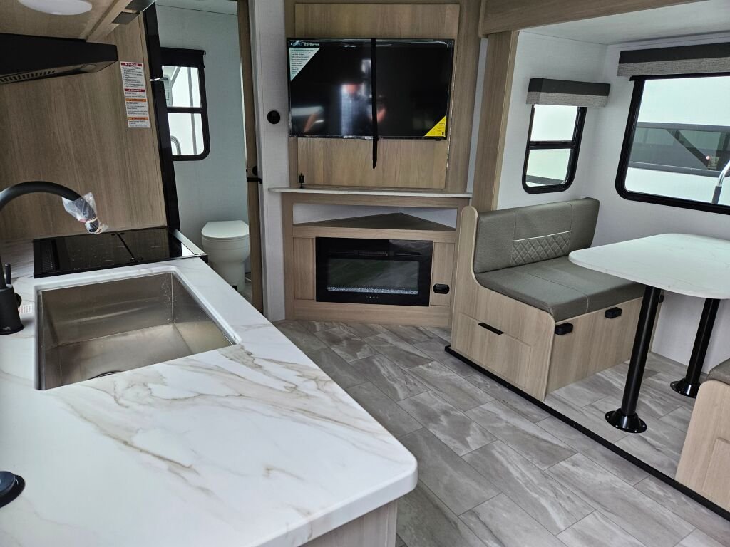 2025 Dutchmen Kodiak Ultra-Lite 242RBSL - Image 7