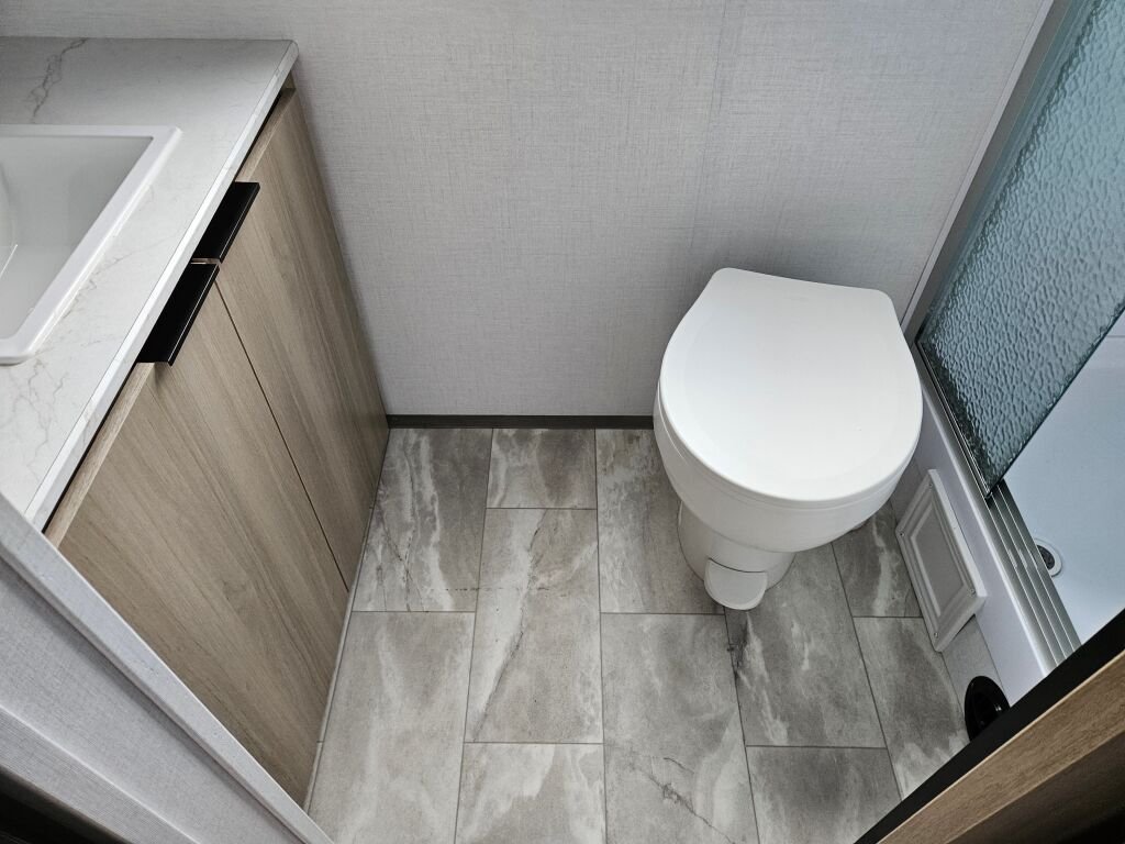 2025 Dutchmen Kodiak Ultra-Lite 242RBSL - Image 10