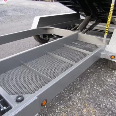 BWise 7 x 18 Gooseneck Tri-Axle Dump Trailer Hydraulic Jacks - Image 4