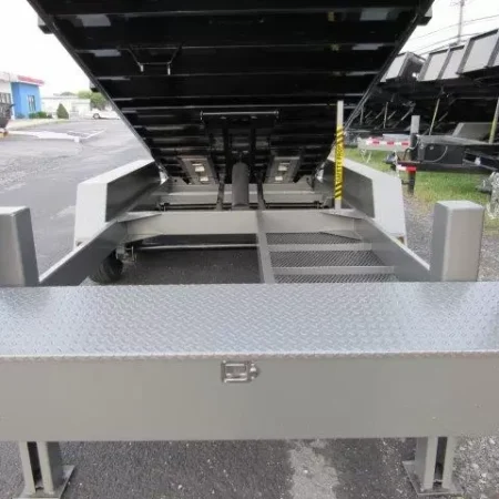 BWise 7 x 18 Gooseneck Tri-Axle Dump Trailer Hydraulic Jacks - Image 3